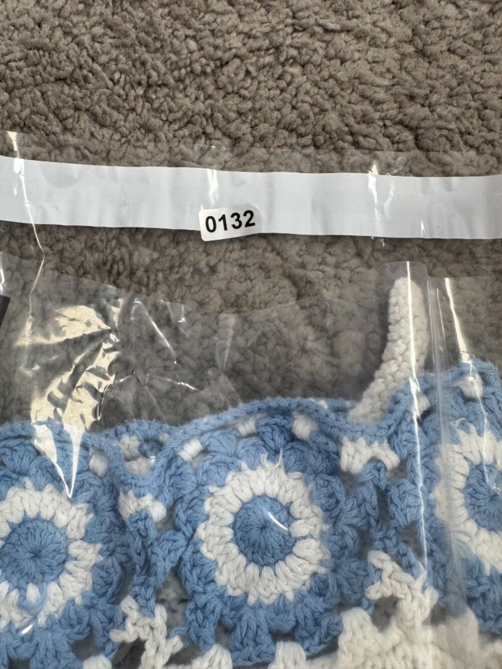 Hollister Crochet Halter Top White Blue Flowers Sz S V Neck 70s - Picture 10 of 10